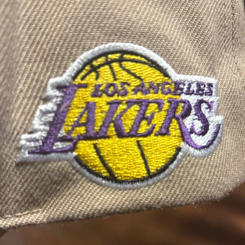 Mitchell & Ness NBA Finals 2001 Tan Hat lakers vs 76ers